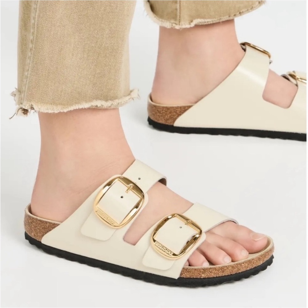 Birkenstock Arizona Big Buckle High Shine Sandal in Ecru- NWT